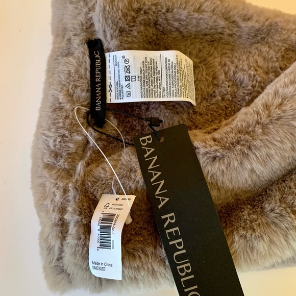Banana Republic Faux Fur - neck wrap - Picture 3 of 6